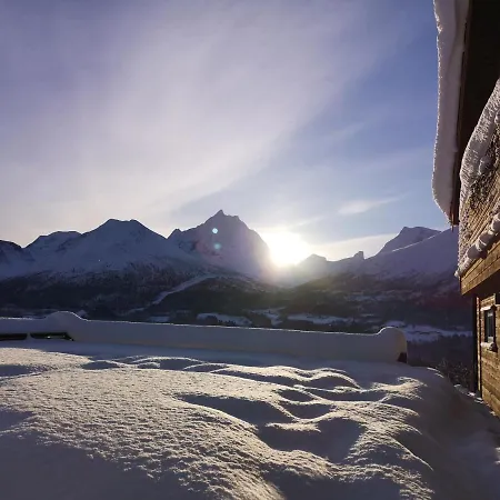 Romsdalseggen Lodge Isfjorden Exterior photo
