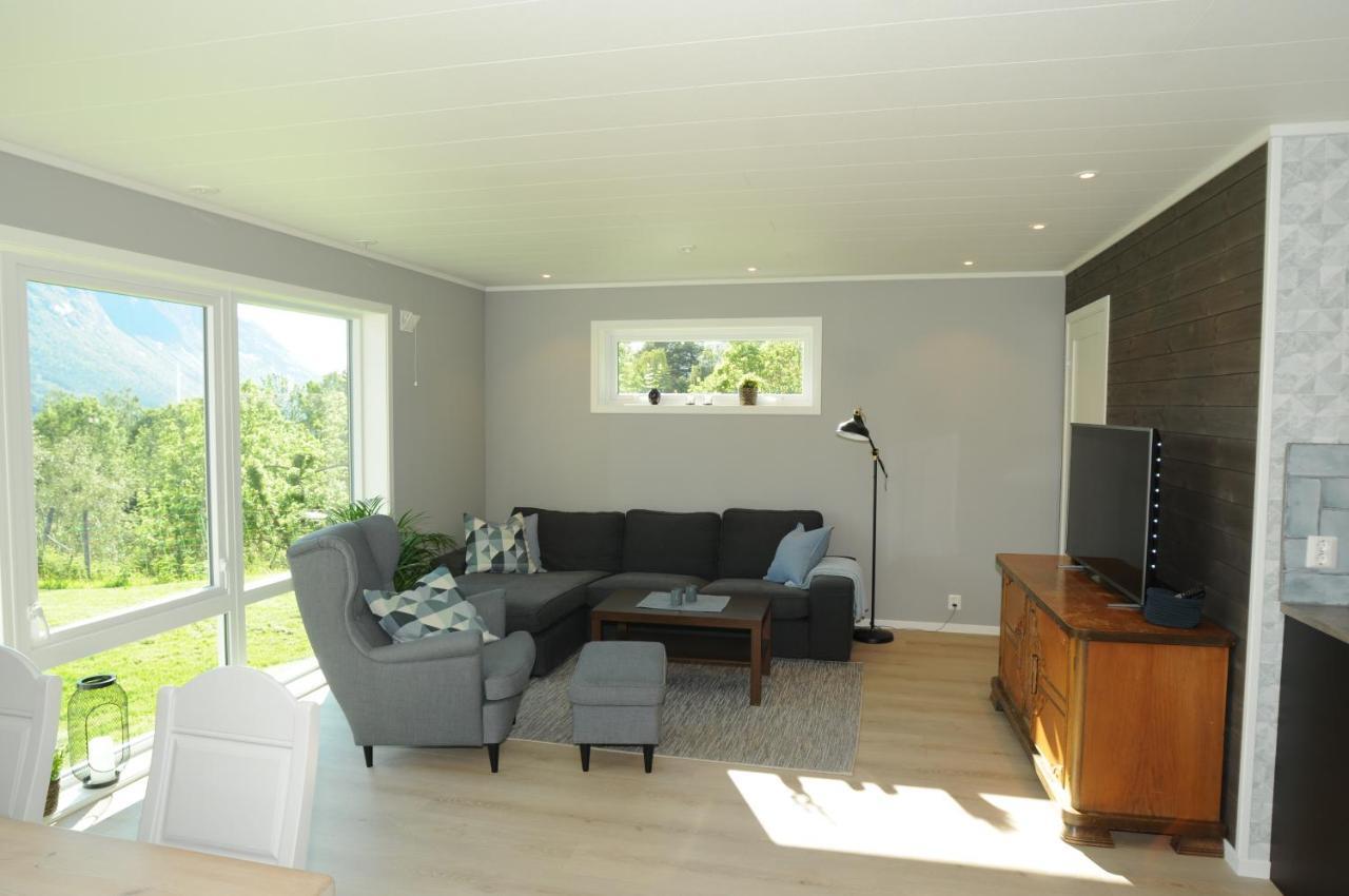 Romsdalseggen Apartment Isfjorden